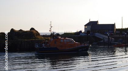 rnli lifeboat entering harbour
